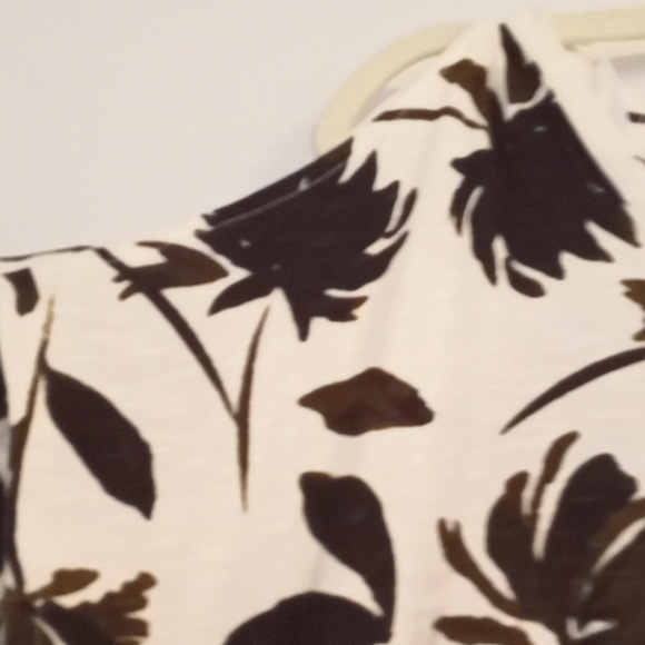 Max Jeans "Camo Floral" Cold Sholder Top in Size Medium  (NWT) - Picture 4 of 9